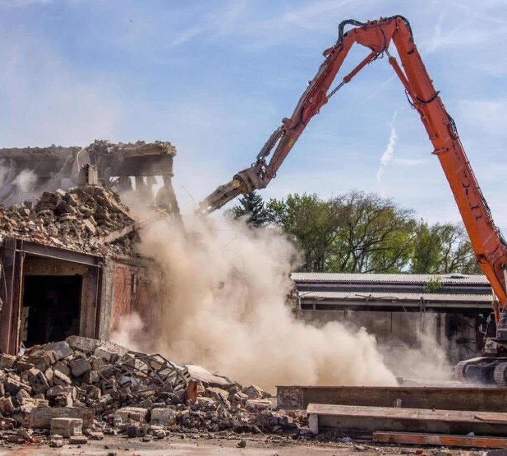 imgi_36_panoramic-shot-abandoned-construction-site-against-sky_1048944-17352814